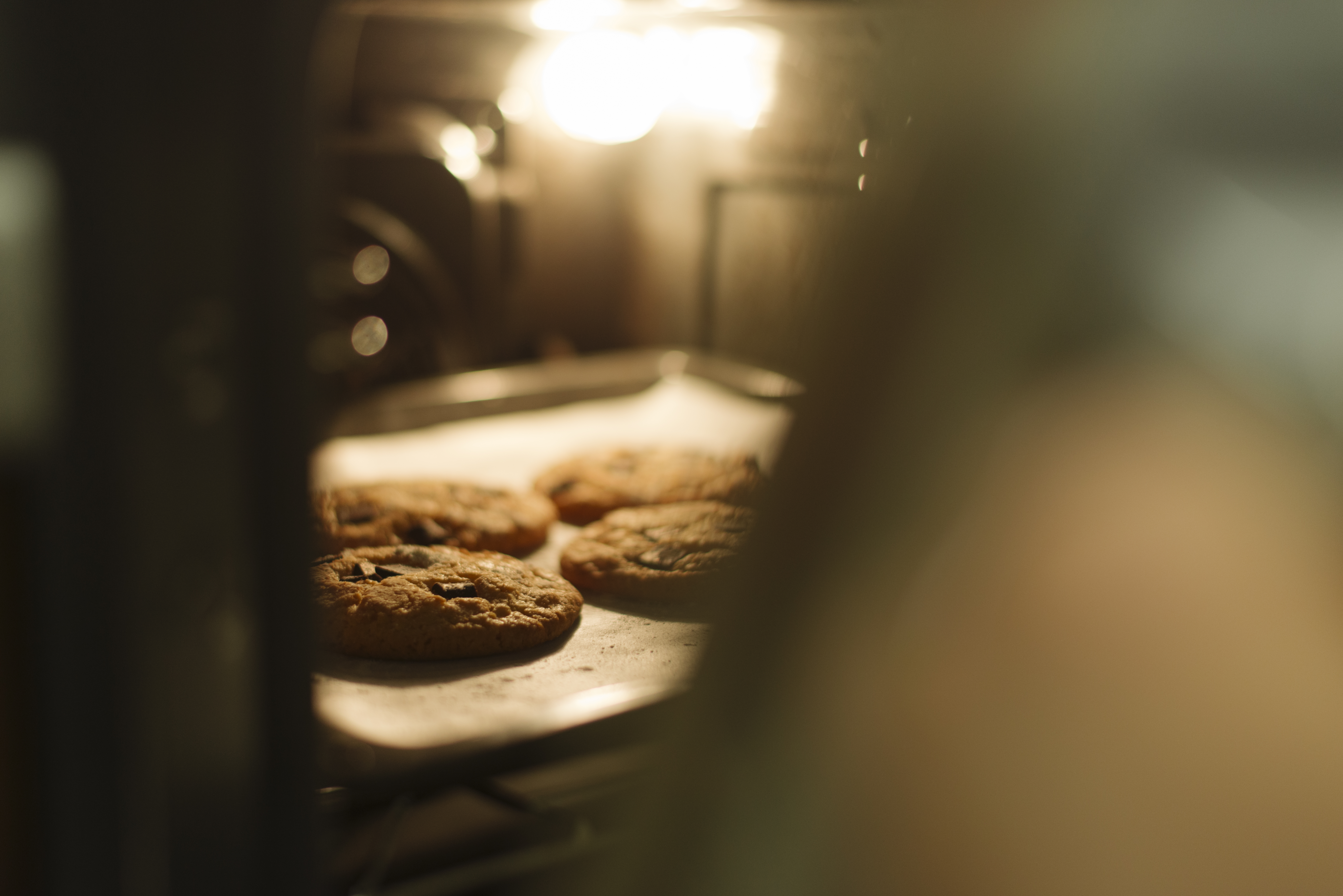 Baked cookies cooling